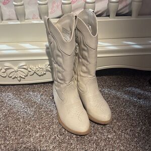 White Western-Style Women's Boots